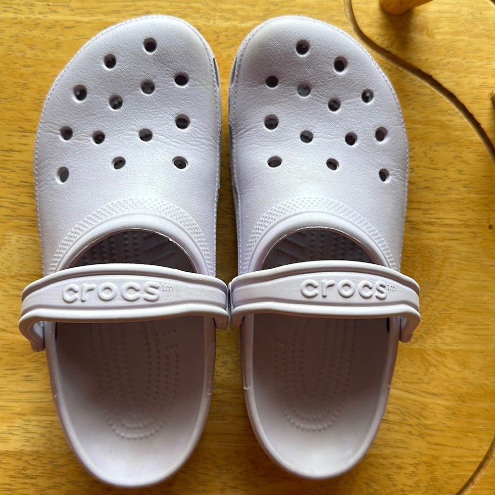 Light purple Crocs, W size 10 / M size 8
